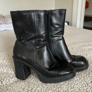 VINTAGE Y2K SKECHERS BOOTS